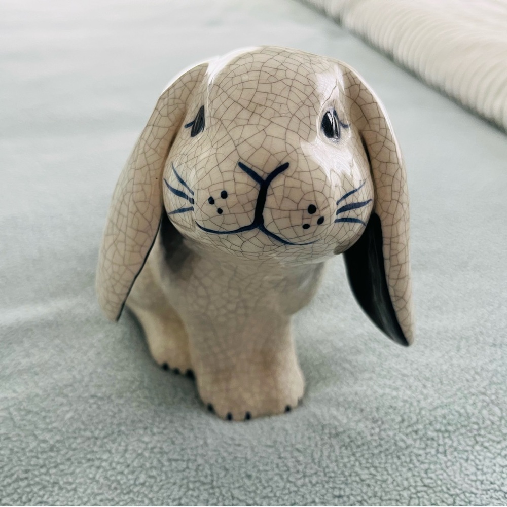 Vintage Dedham potting shed blue/white crackle glaze rabbit.